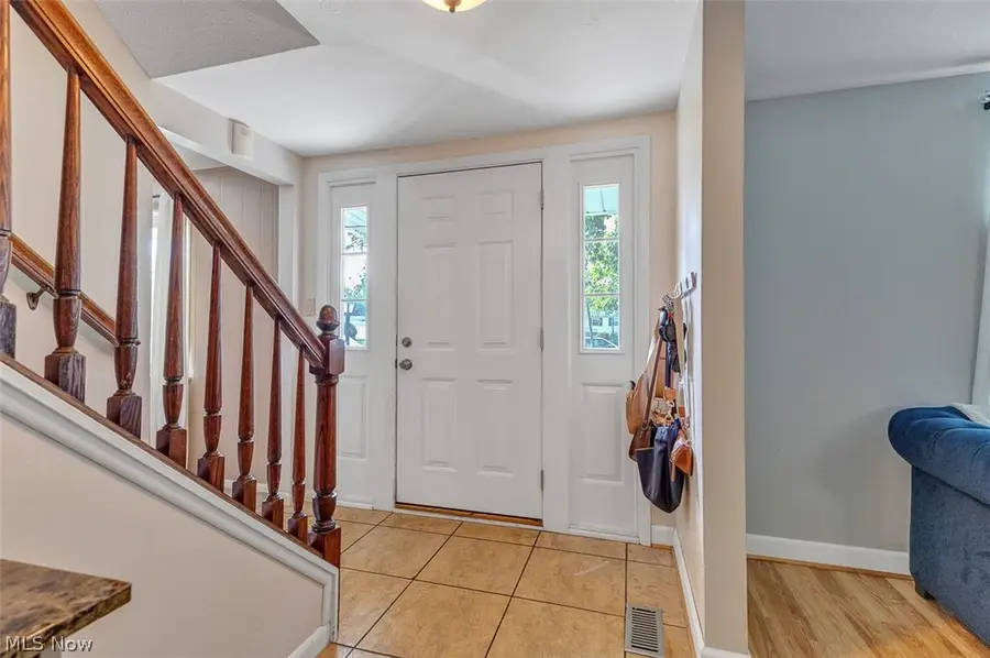24000 Amesbury Drive, North Olmsted, OH 44070 - #3