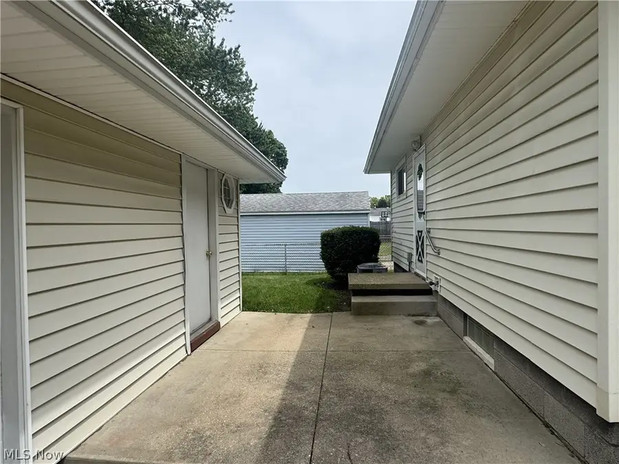 905 Carnegie Avenue, Akron, OH 44314 - #3