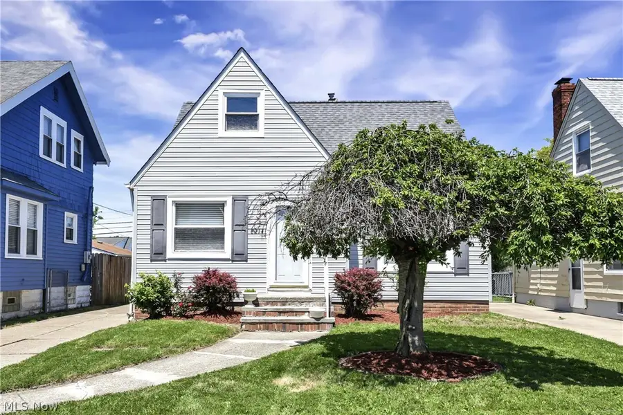 6214 Snow Road, Parma, OH 44129 - #3