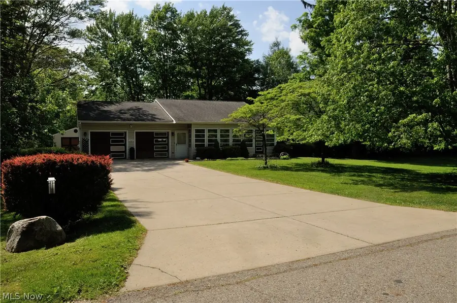 1565 Duffus Ne Road, Howland, OH 44484 - #2