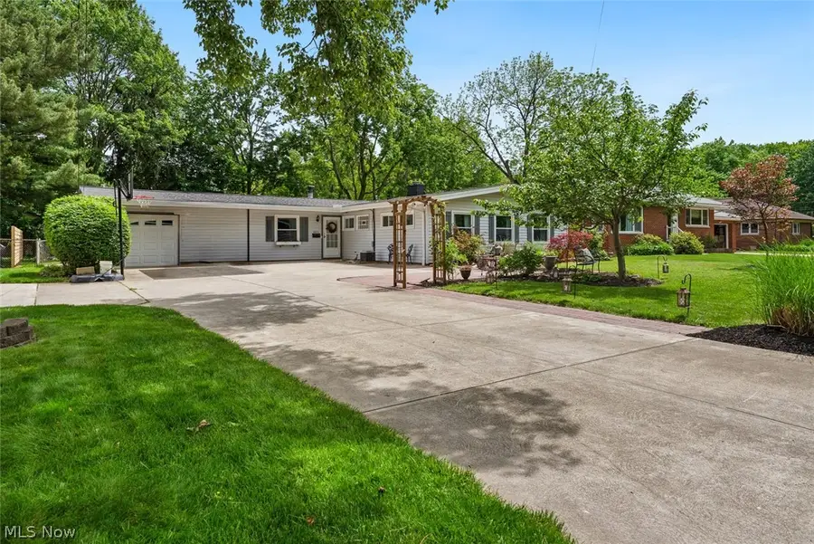 8975 Lindberg Boulevard, Olmsted Falls, OH 44138 - #2