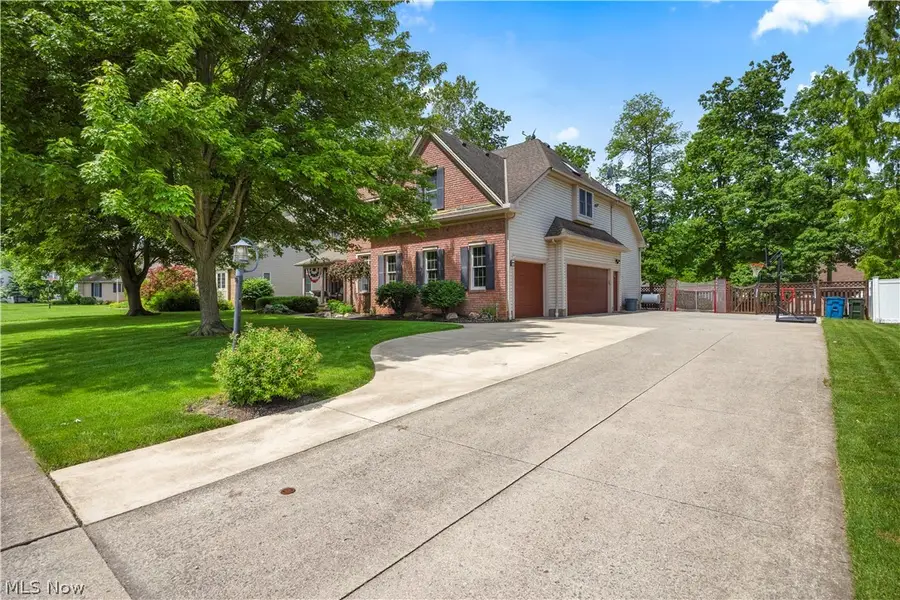 224 Sleepy Hollow Drive, Amherst, OH 44001 - #2