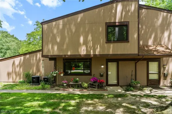 26745 Lake Of The Falls Boulevard, Olmsted Falls, OH 44138