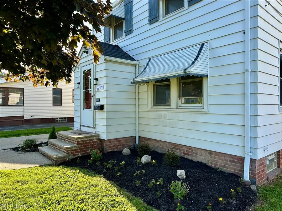 22571 Ivan Avenue, Euclid, OH 44123 - #3