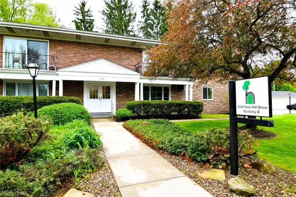 5009 Nob Hill Drive #B2, Chagrin Falls, OH 44022