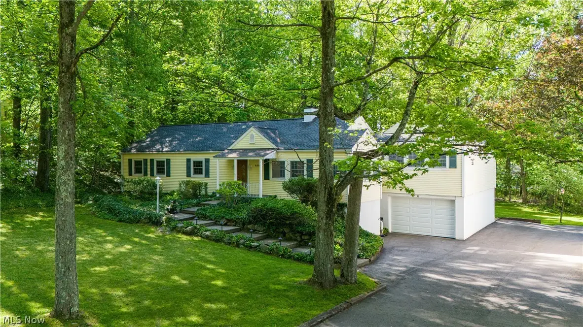 8253 Summit Drive, Chagrin Falls, OH 44023 - #1