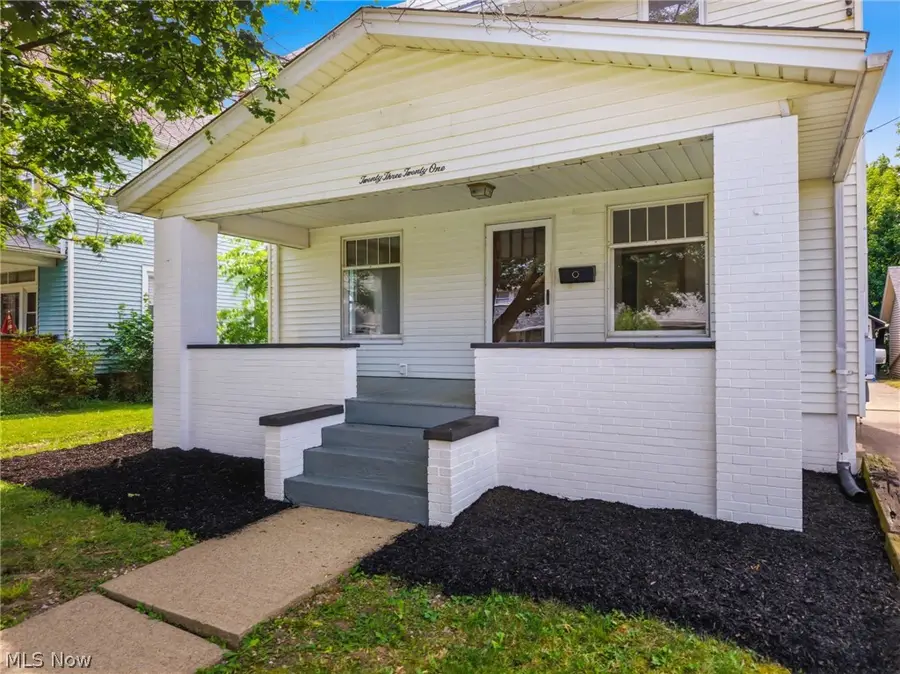 2321 S Arch S Avenue, Alliance, OH 44601 - #2