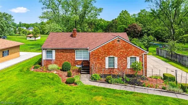 725 Chestnut Road, Seven Hills, OH 44131