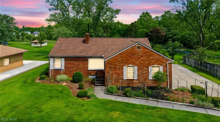 725 Chestnut Road, Seven Hills, OH 44131 - #2