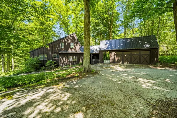 4233 N Forest Ridge Drive, Ashtabula, OH 44004