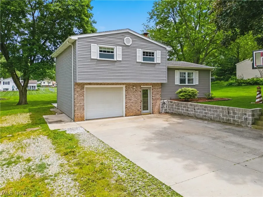 8572 Greenmeadow Nw Avenue, Canal Fulton, OH 44614 - #2
