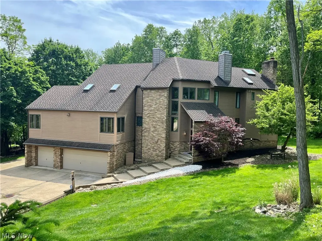 35560 Ridgeway Lane, Willoughby, OH 44094 - #1