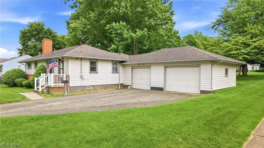 3195 Sunnybrooke Drive, Youngstown, OH 44511 - #2