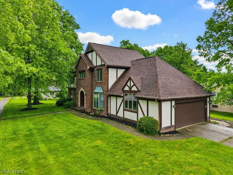 951 S Azalea Boulevard, Barberton, OH 44203 - #2