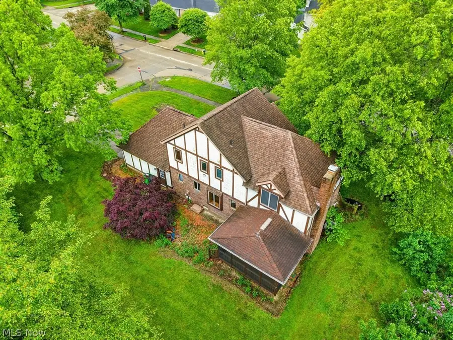 951 S Azalea Boulevard, Barberton, OH 44203 - #3