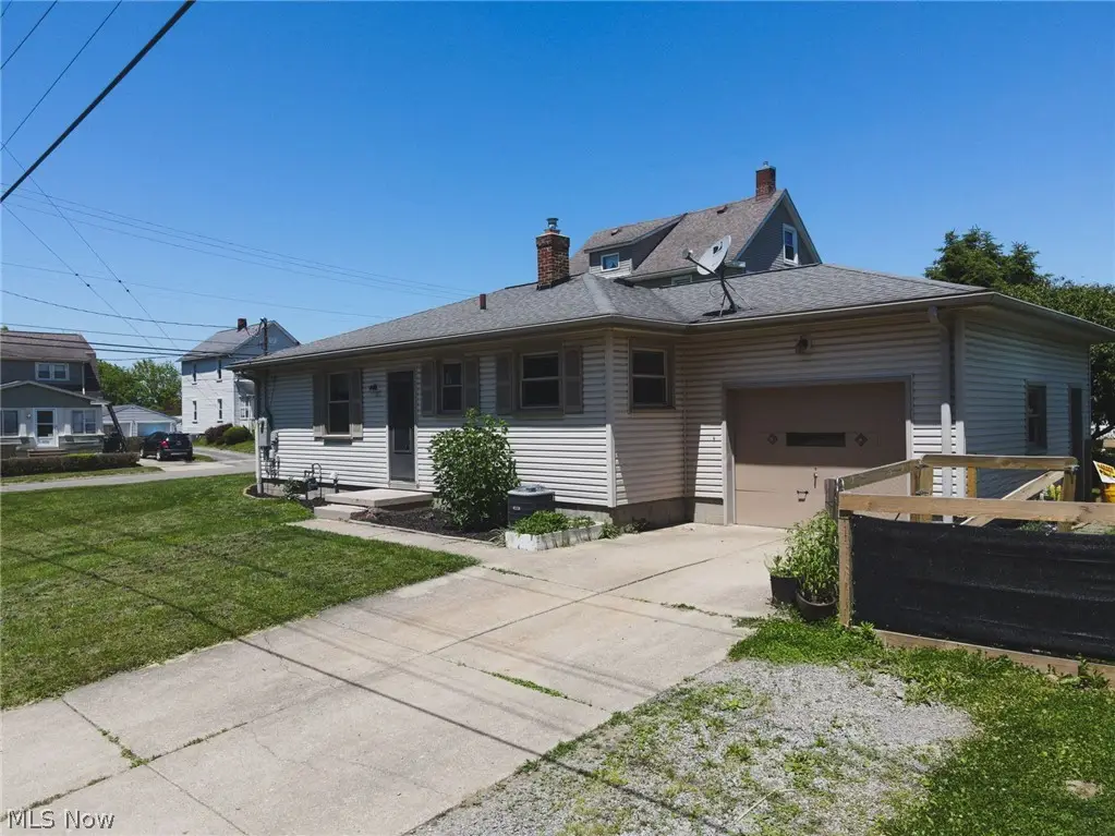 701 Jones Street, Hubbard, OH 44425 - #1