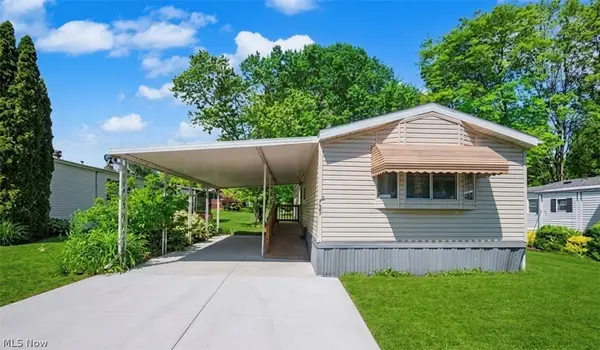 723 Country Pines Sw Drive, Warren, OH 44481