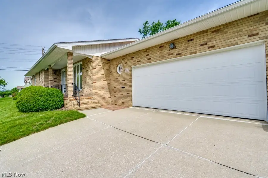 317 E Linwood Avenue, Akron, OH 44301 - #2