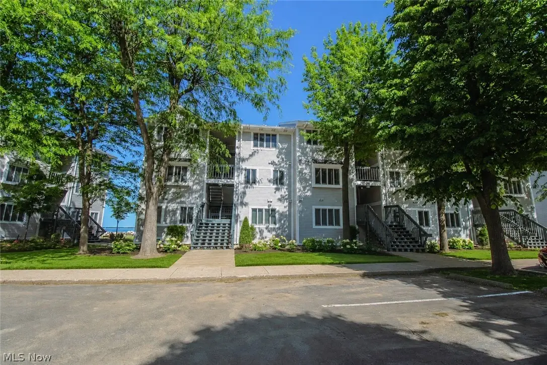 230 W Lakeshore Drive #F, Port Clinton, OH 43452 - #1