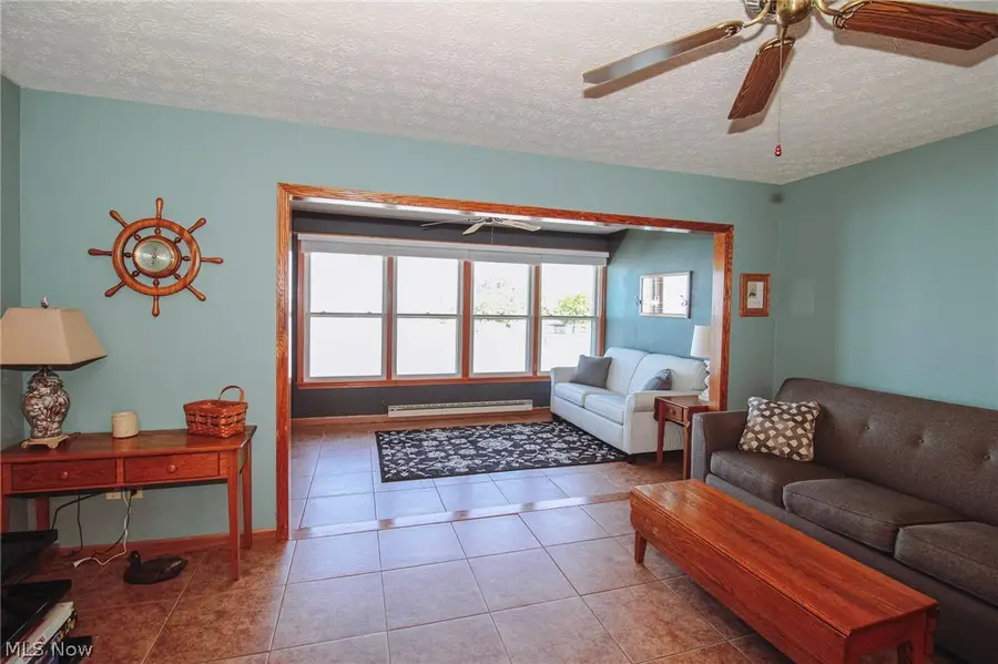 230 W Lakeshore Drive #F, Port Clinton, OH 43452 - #3