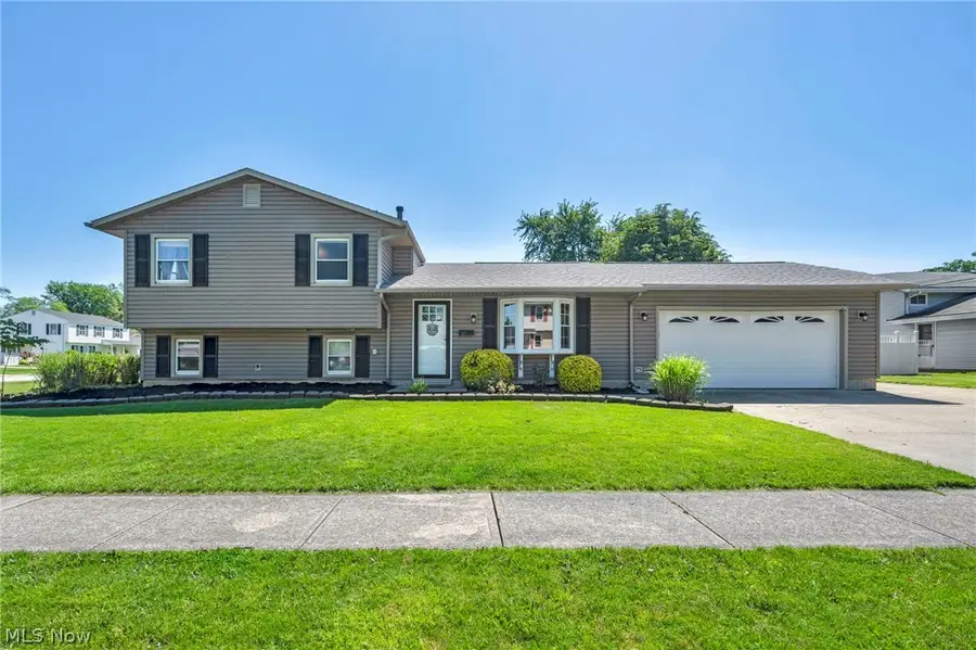 127 Edgefield Drive, Elyria, OH 44035 - #2