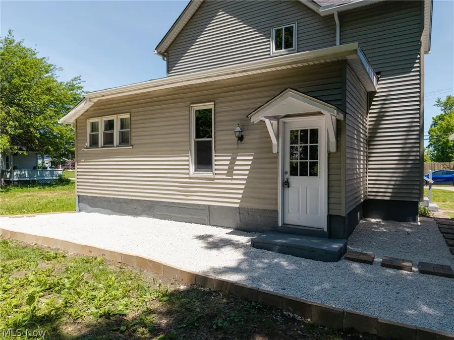 30 16th Nw Street, Barberton, OH 44203 - #2