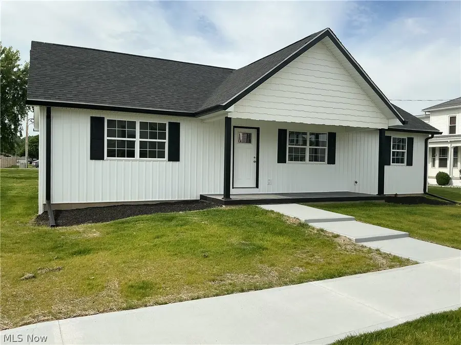 165 W 3rd Street, Frazeysburg, OH 43822 - #2