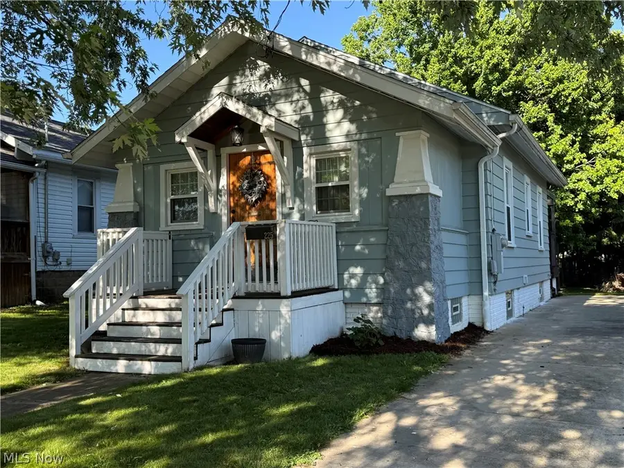 225 29th Nw Street, Barberton, OH 44203 - #2
