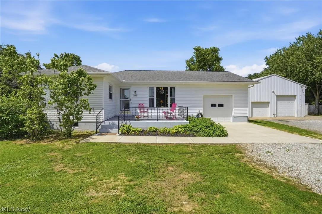 262 W 4th Street, Frazeysburg, OH 43822 - #1