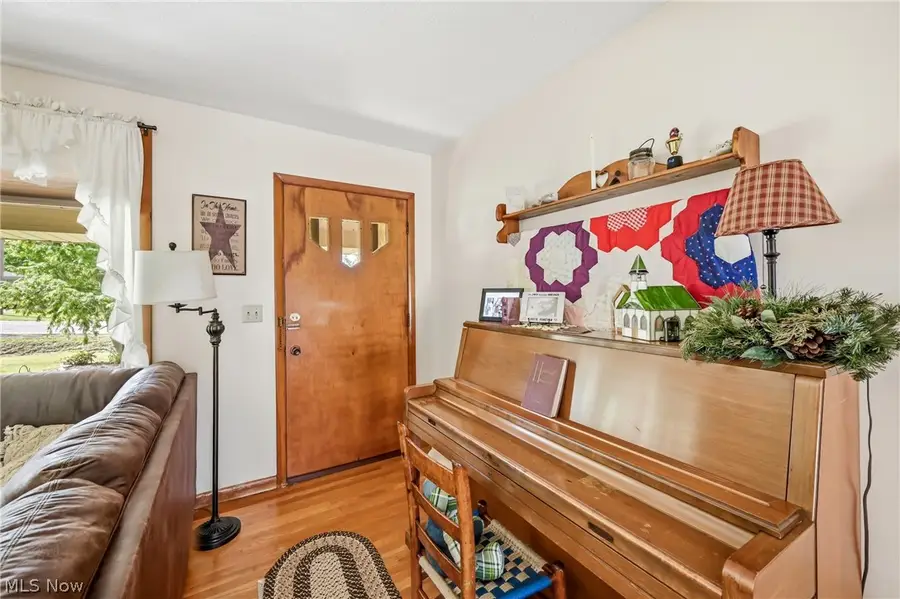 6127 Columbus Ne Road, Louisville, OH 44641 - #3