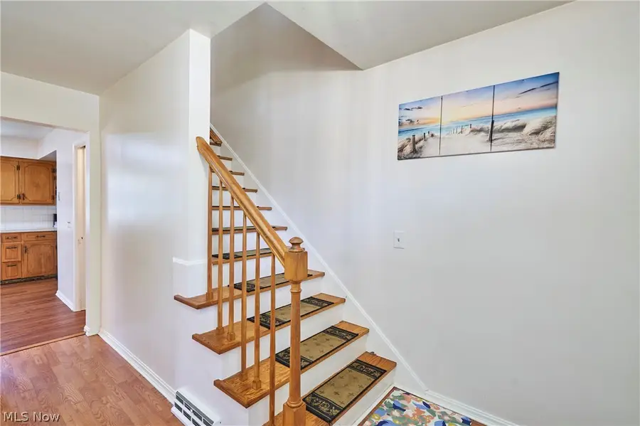 636 Franklin Avenue, Cuyahoga Falls, OH 44221 - #3