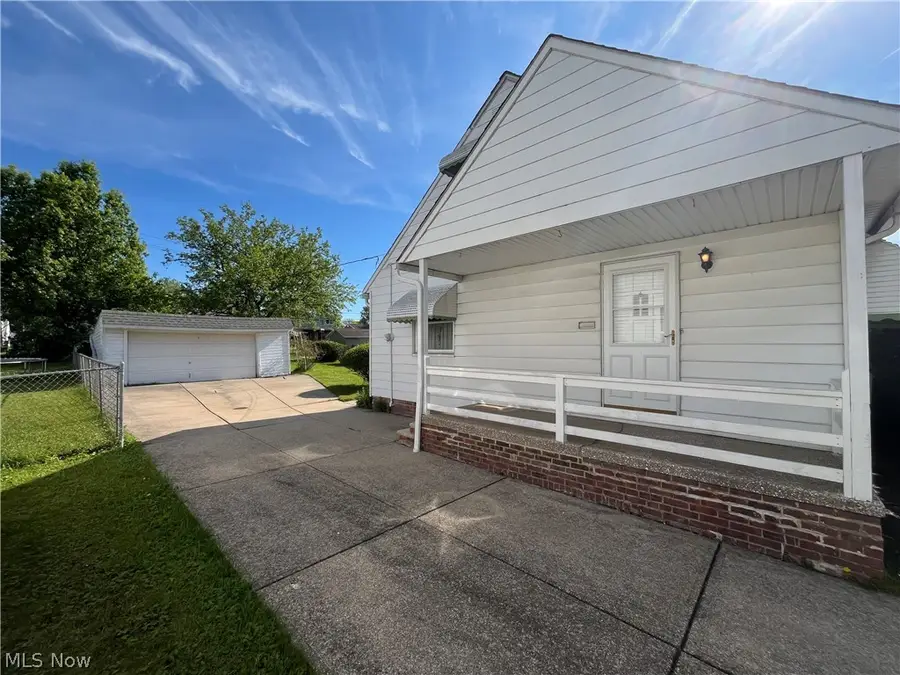 15513 Walvern Boulevard, Maple Heights, OH 44137 - #2