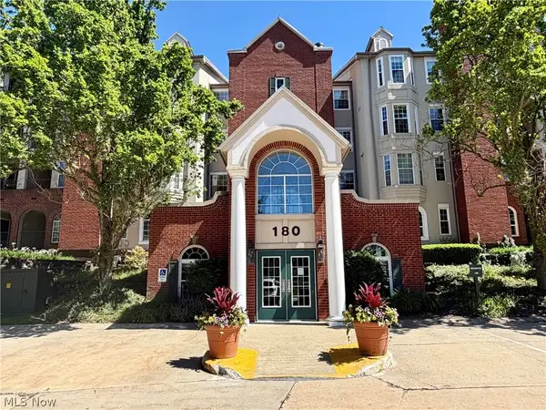 180 Fox Hollow Drive #101, Mayfield Heights, OH 44124