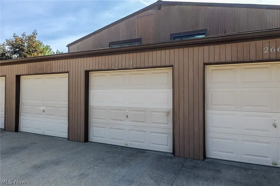 26653 Lake Of The Falls Boulevard, Olmsted Falls, OH 44138 - #2