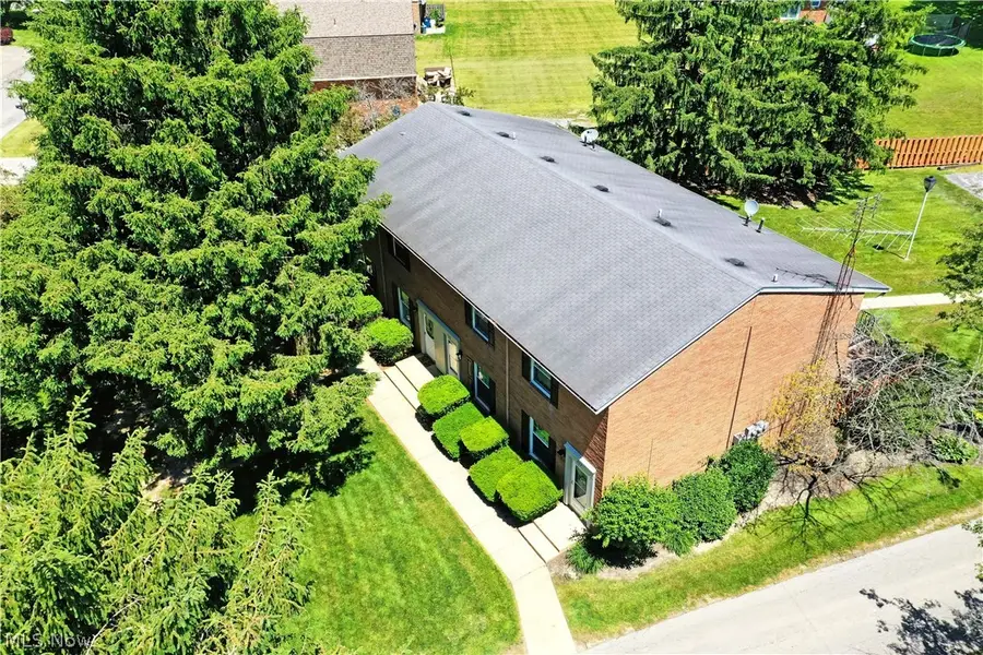 701 Lakeview Drive, Cortland, OH 44410 - #3