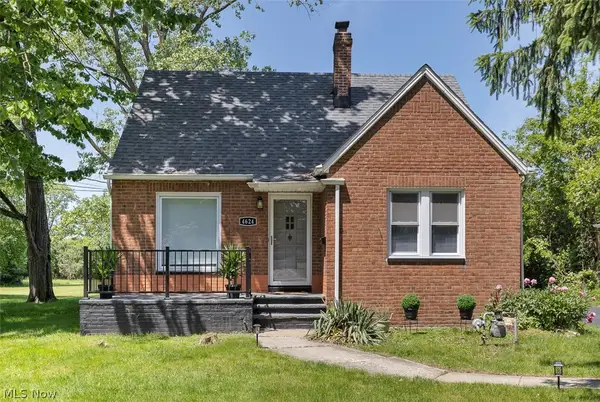 4624 Derbyshire Drive, North Randall, OH 44128