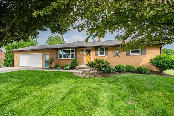 4154 Richmont Sw Street, Navarre, OH 44662