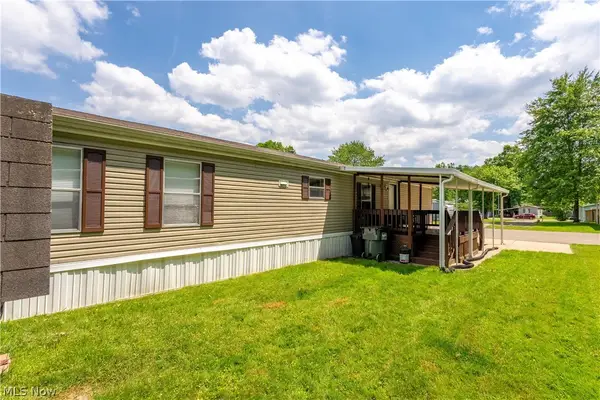62 Redwood Drive, Beloit, OH 44609