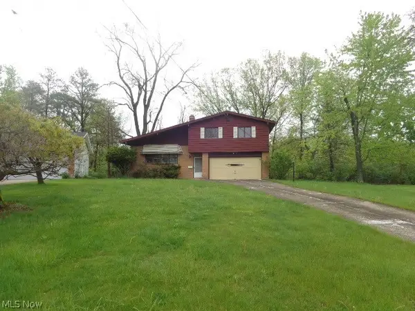 8085 Worthington Park Drive, Strongsville, OH 44149