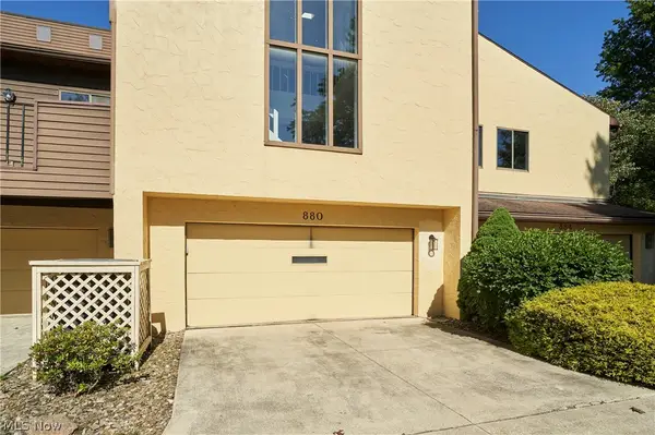 880 Hampton Ridge Drive, Akron, OH 44313