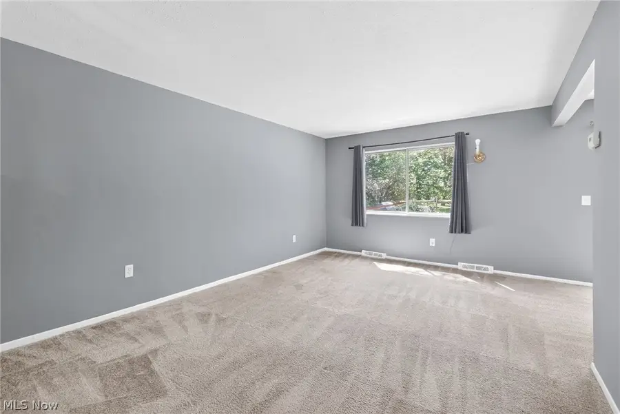 9582 Fernwood Drive, Olmsted Falls, OH 44138 - #3