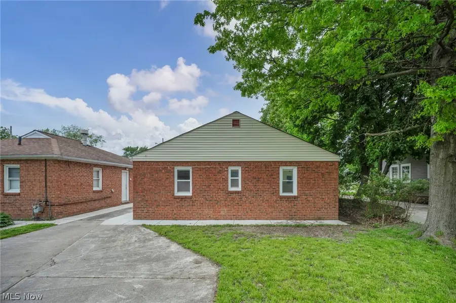1279 Elmwood Road, Mayfield Heights, OH 44124 - #3