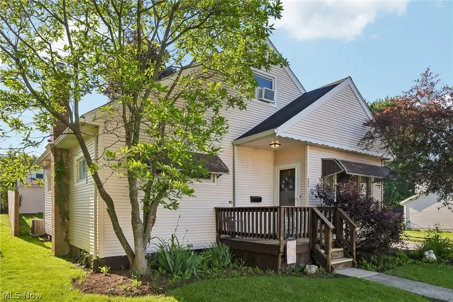 225 24th Nw Street, Barberton, OH 44203 - #3