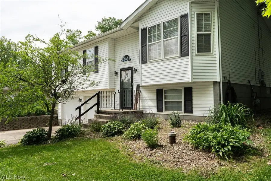 1211 Kingston Road, Uniontown, OH 44685 - #2