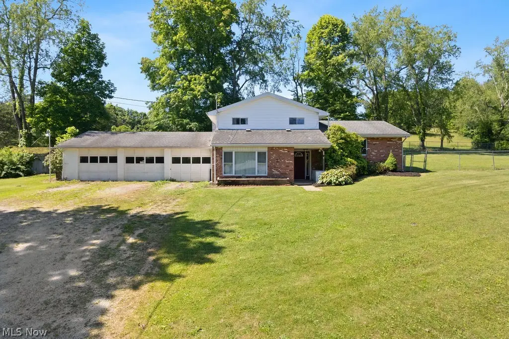 11 Roberts Drive, Belpre, OH 45714 - #1
