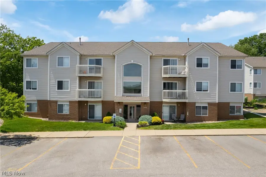 1456 Buckingham Gate A Boulevard, Cuyahoga Falls, OH 44221 - #2