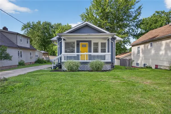3226 W Ridgewood Drive, Parma, OH 44134