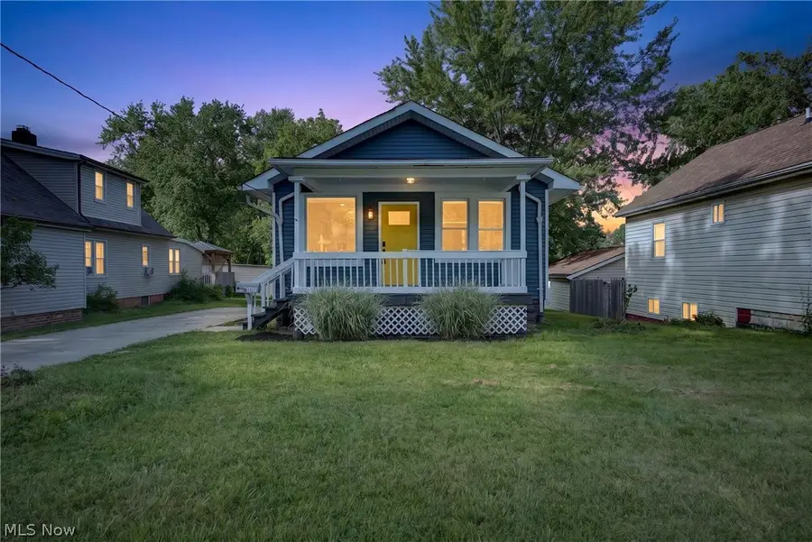 3226 W Ridgewood Drive, Parma, OH 44134 - #2