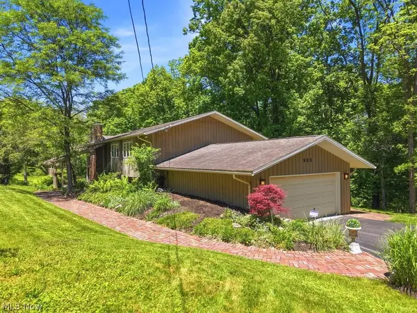905 Heritage Lane, Bath, OH 44333