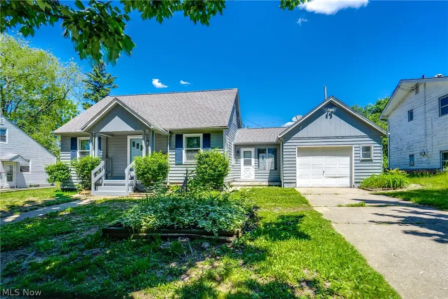 295 E Boxwood Avenue, Akron, OH 44301 - #2